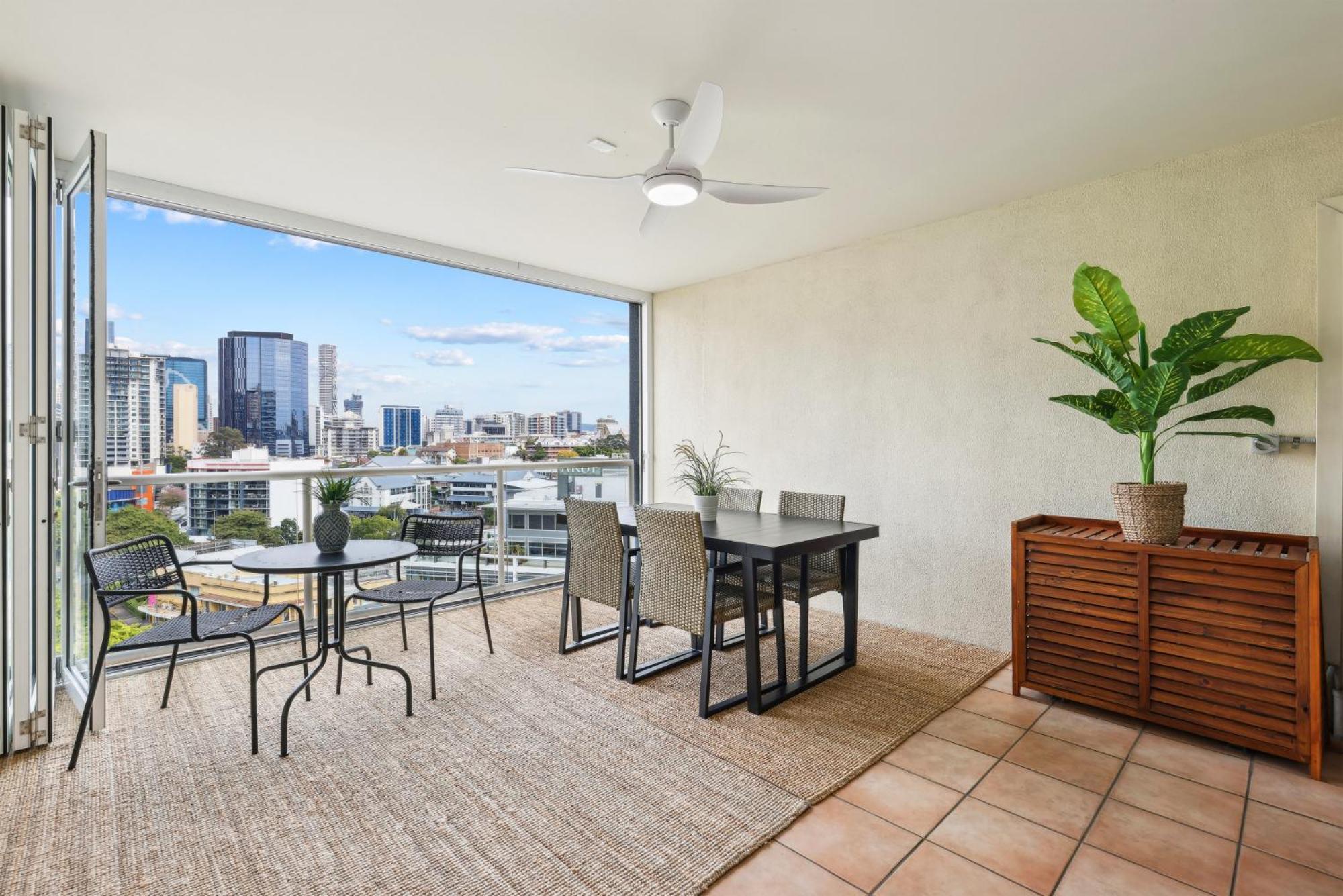 Bright 1-bed With Great Views & Amenities