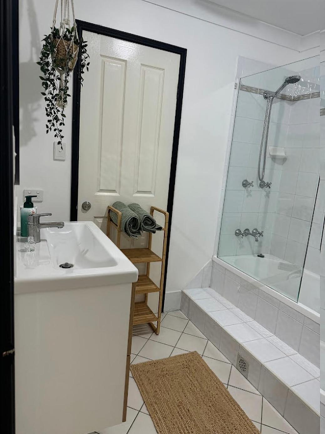 Casa de férias Stylish & Elegant 2br Townhouse In Wilston, *