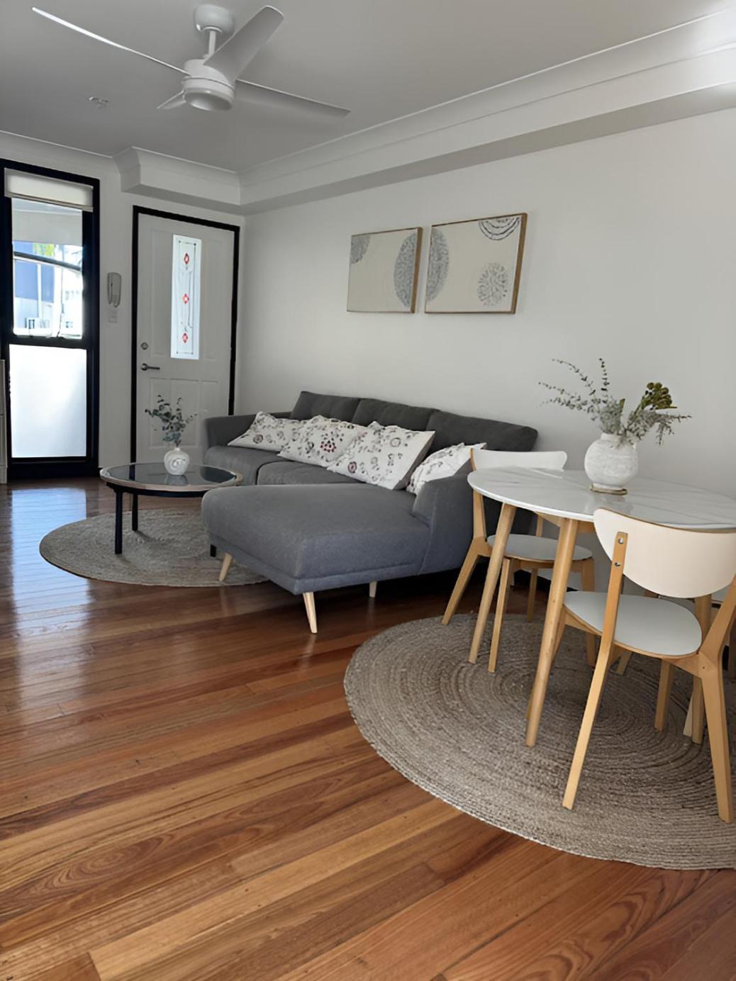 Stylish & Elegant 2br Townhouse In Wilston, Casa de férias *