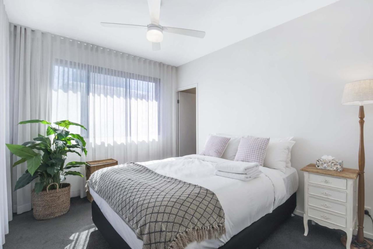 Contemporary Apt, Premium Local, Wifi, Wine, Cafes Apartment *