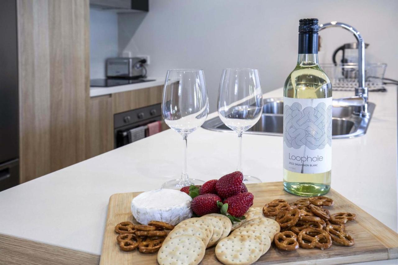 Contemporary Apt, Premium Local, Wifi, Wine, Cafes Apartment *