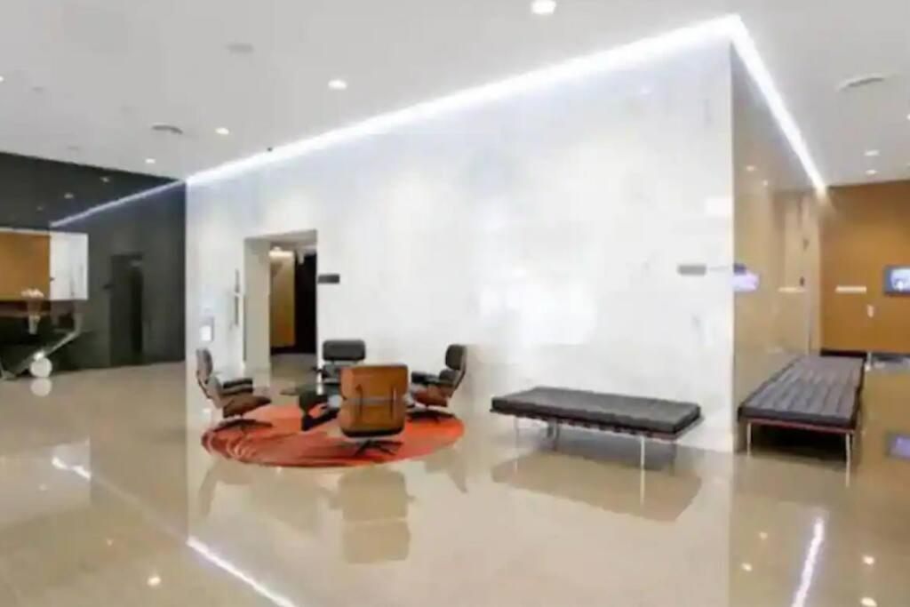 Meriton Soleil Above The Clouds - Central Lv 56 Sky With Story Bridge Views & Free Onsite Carpark Brisbane