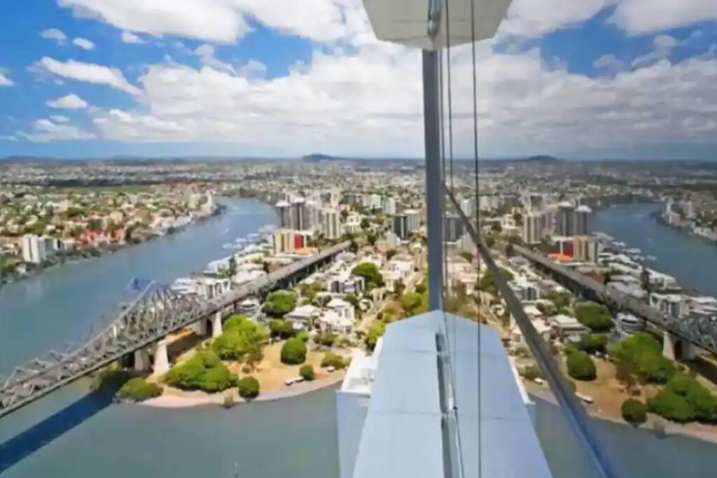 Apartment Meriton Soleil Above The Clouds - Central Lv 56 Sky With Story Bridge Views & Free Onsite Carpark Brisbane