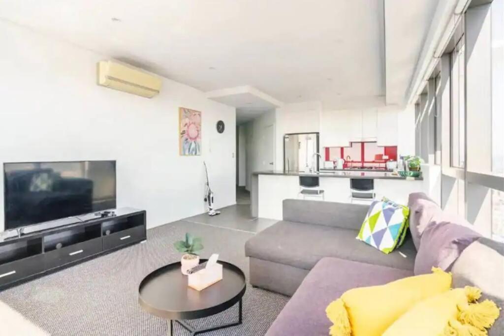 Meriton Soleil Above The Clouds - Central Lv 56 Sky With Story Bridge Views & Free Onsite Carpark Brisbane