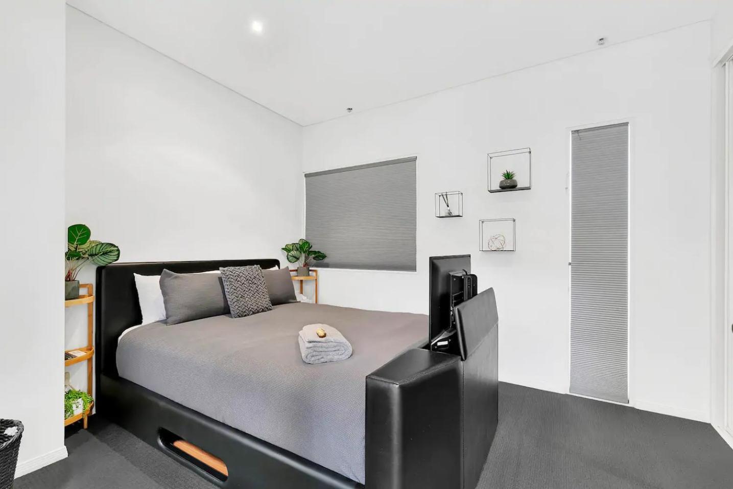 Entire 2 Bedroom Penthouse With Carpark Apartamento