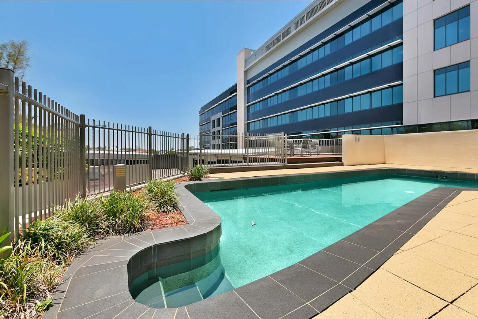 Entire 2 Bedroom Penthouse With Carpark Apartamento *