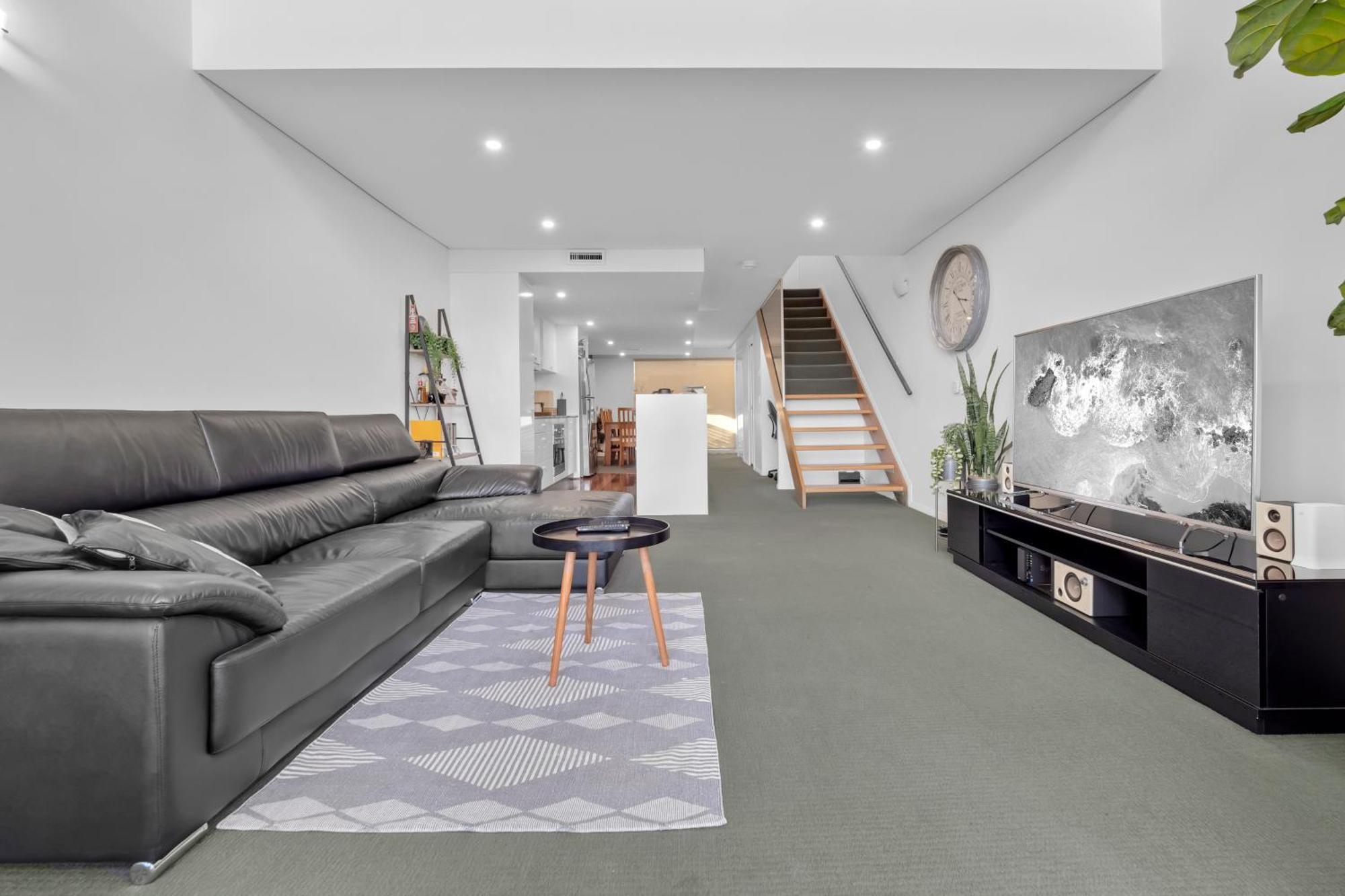 Entire 2 Bedroom Penthouse With Carpark * Brisbane