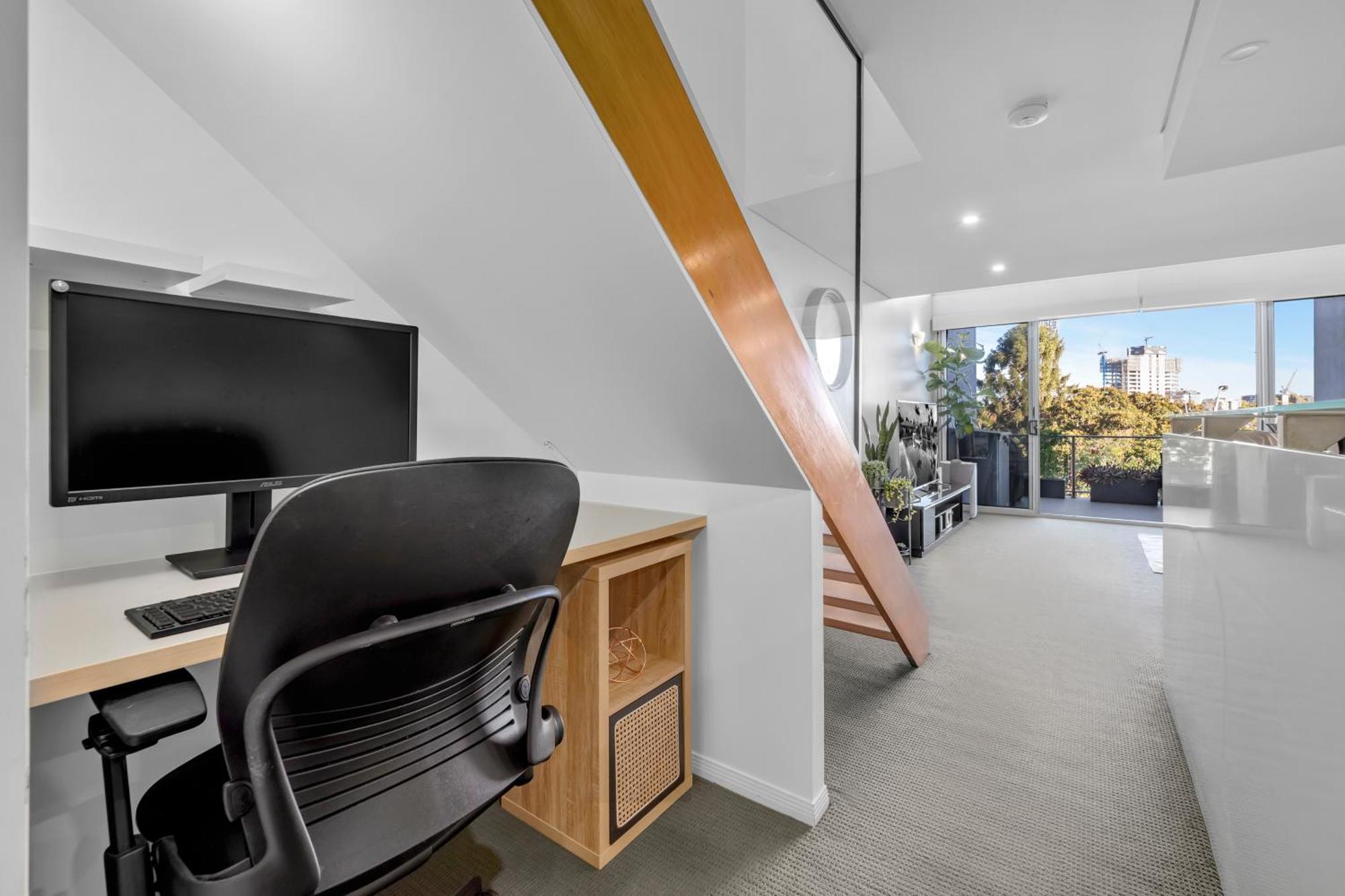 Entire 2 Bedroom Penthouse With Carpark Apartamento *