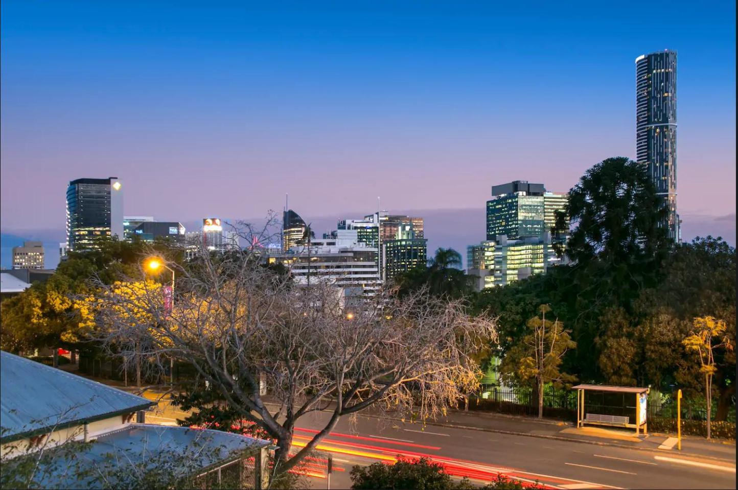 Entire 2 Bedroom Penthouse With Carpark Apartamento *