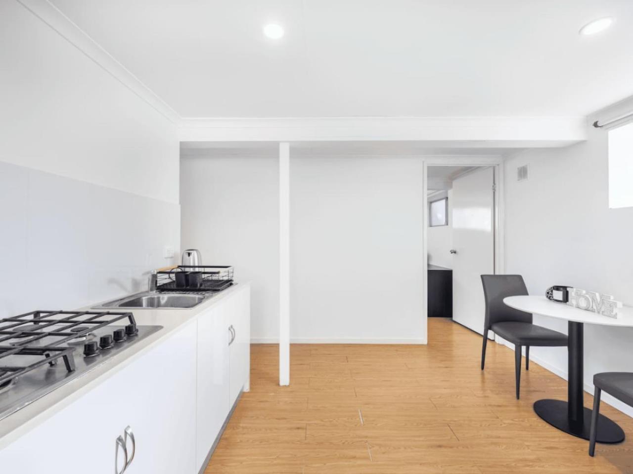 Apartment 1 Bedroom Unit Near Highway Transports N Shops