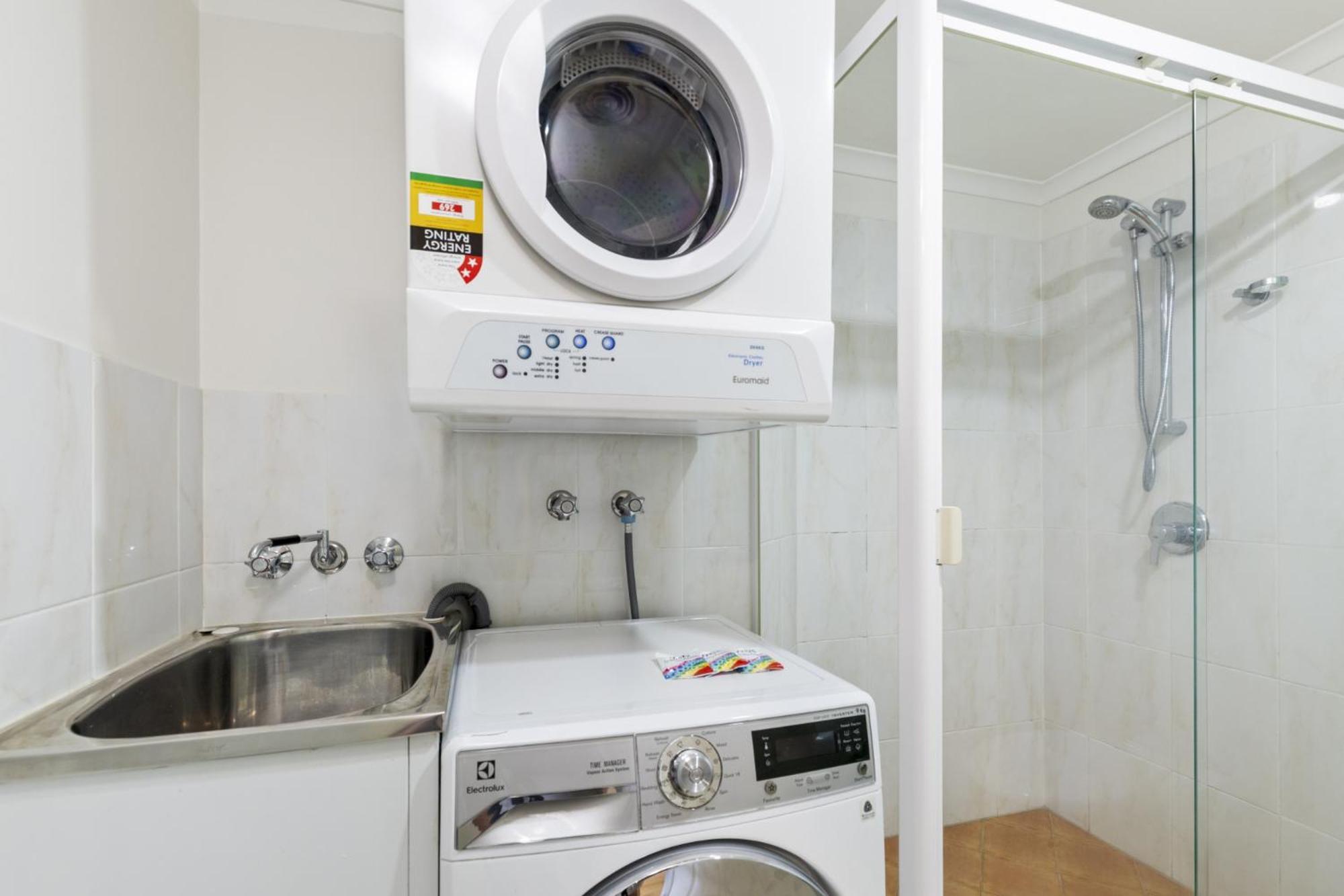 2-bed Urban Haven With Parking And Balcony Brisbane