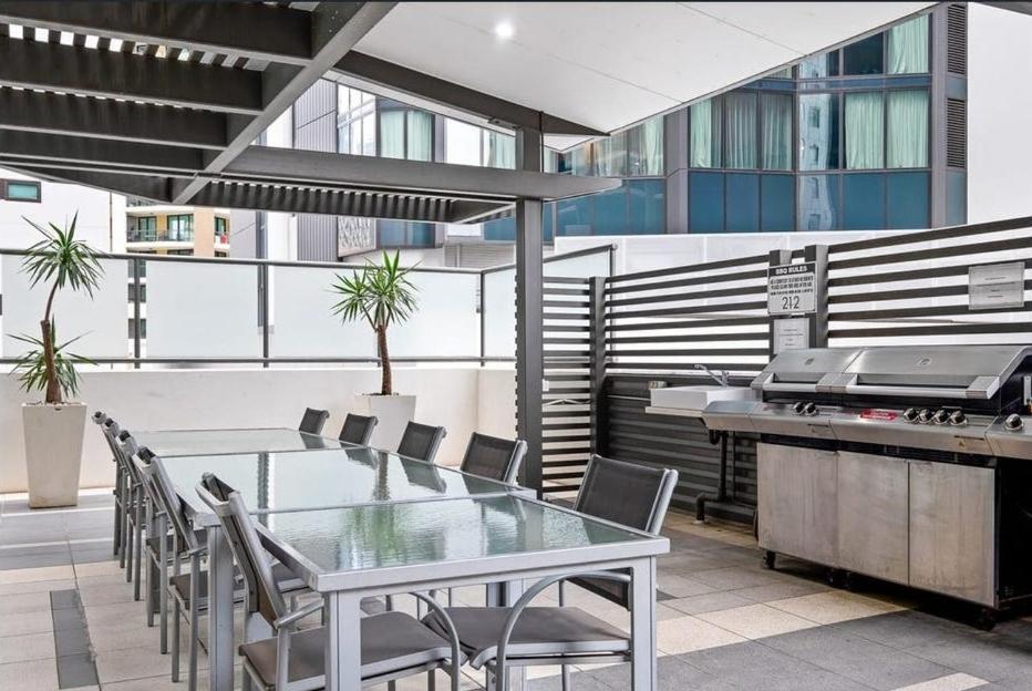 Urban Cbd Elegance With River&botanic Garden Views Brisbane