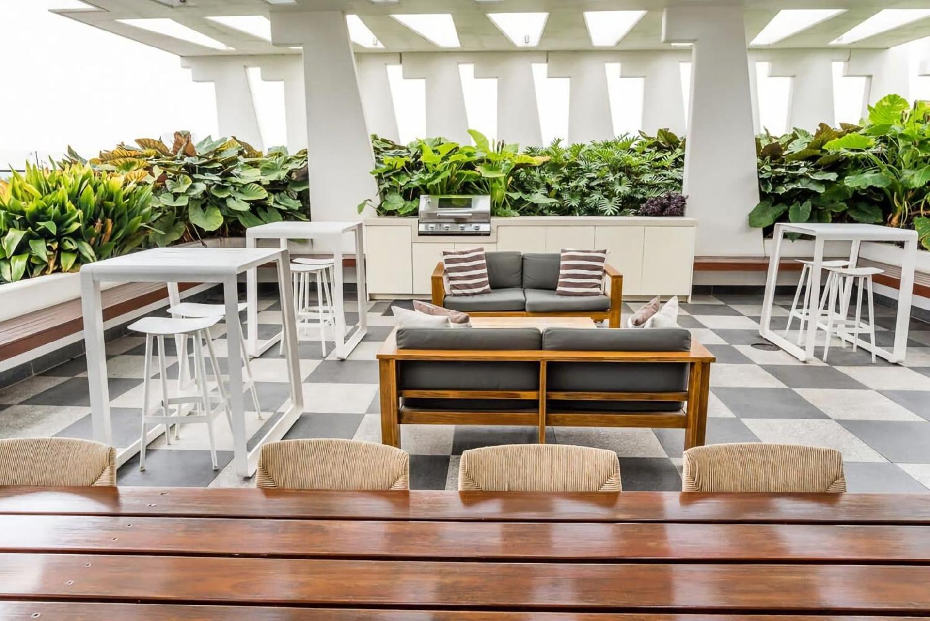 Stylish Inner Oasis W Pool Rooftop Terrace Apartment
