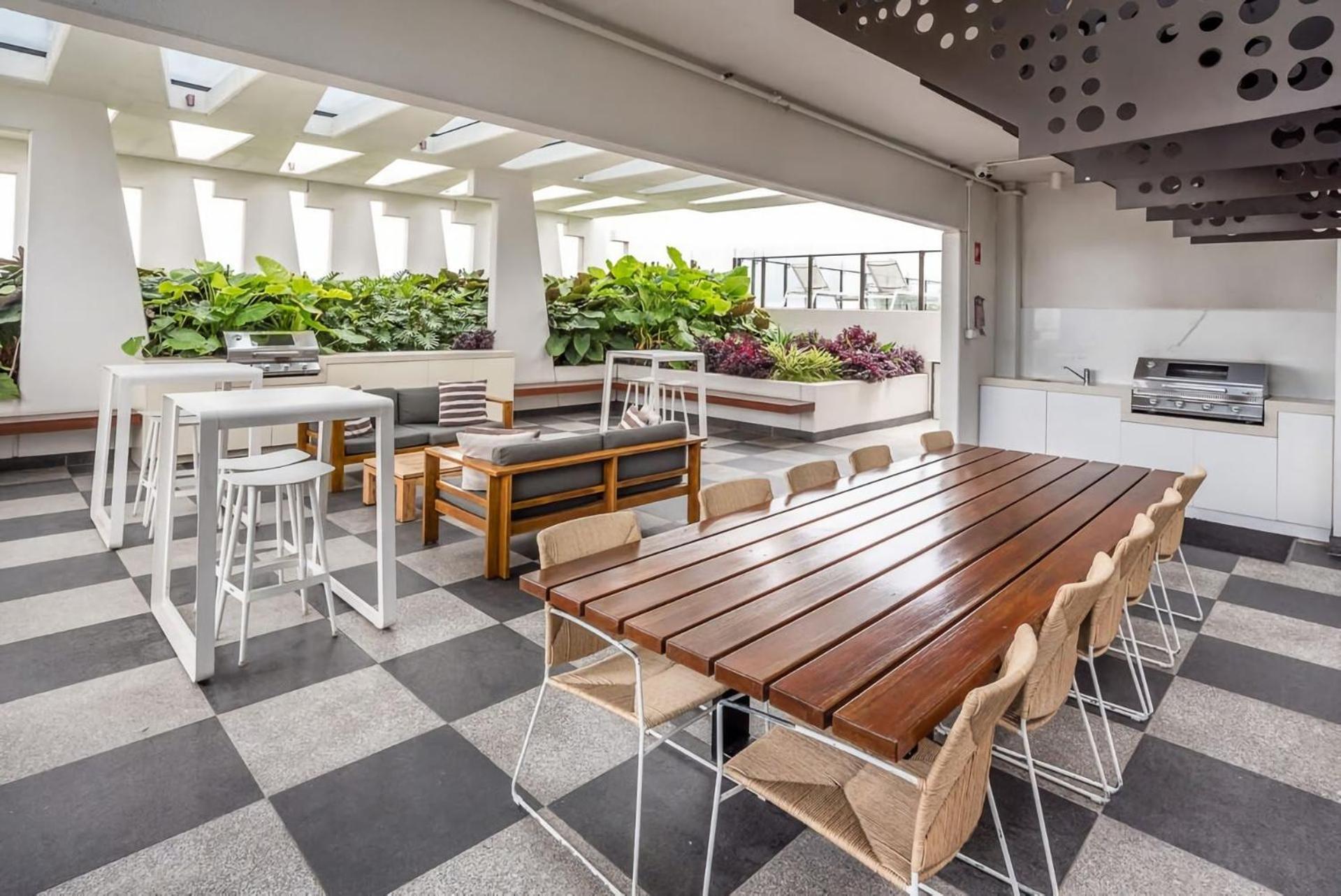 Stylish Inner Oasis W Pool Rooftop Terrace Apartment *