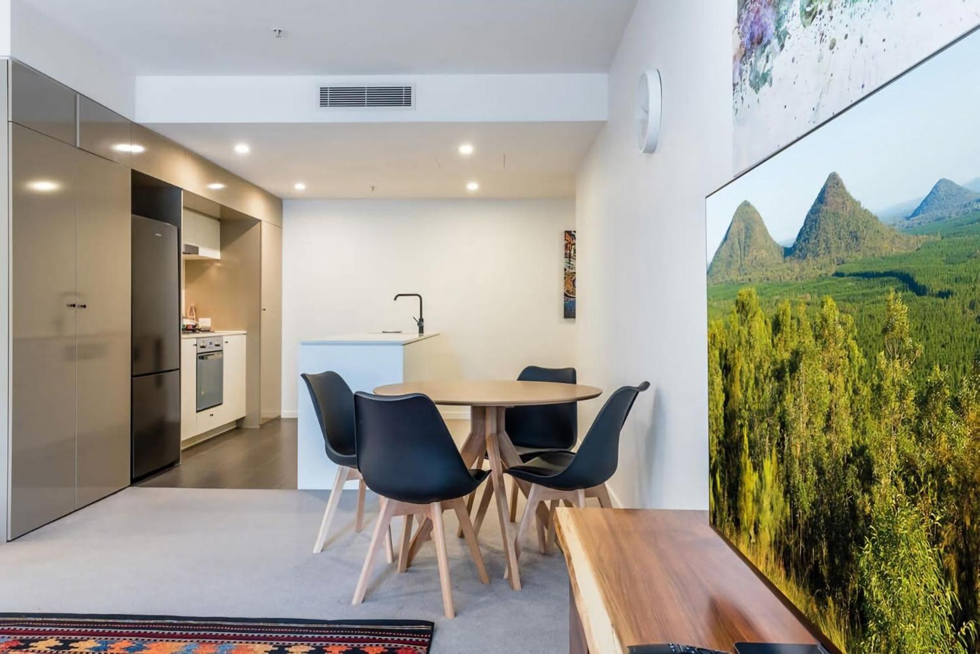 Stylish Inner Oasis W Pool Rooftop Terrace Apartment