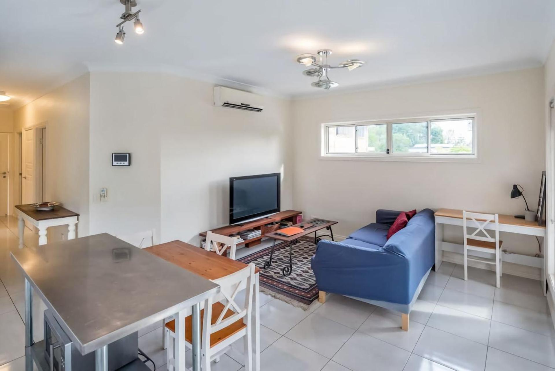 Contemporary 2br Escape Upper Level Sanctuary Brisbane