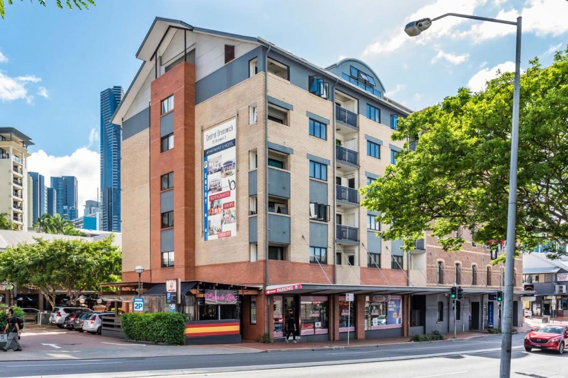 Urban Oasis With Gym Sauna And Hot Tub Apartment Brisbane