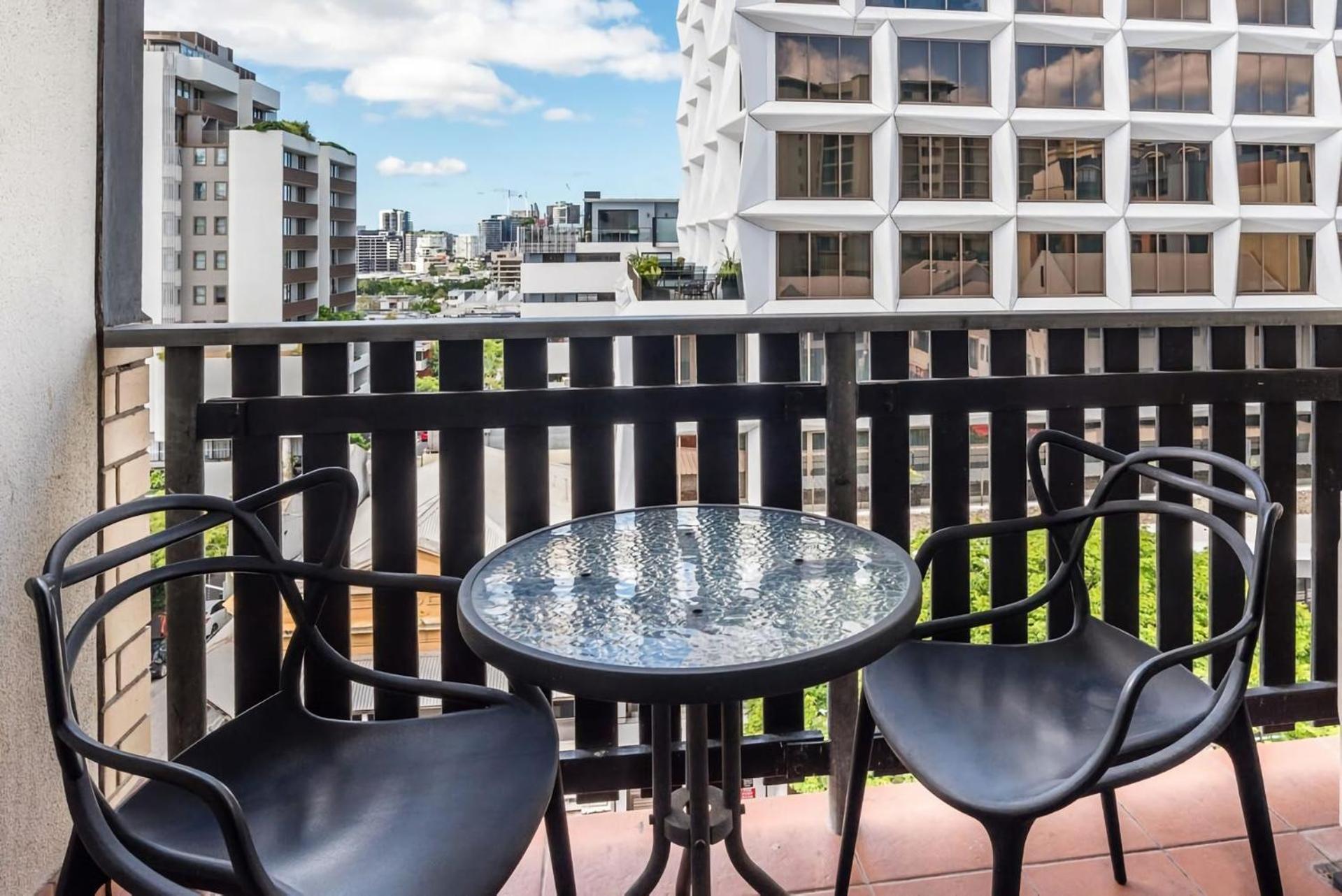Urban Oasis With Gym Sauna And Hot Tub Apartment Brisbane