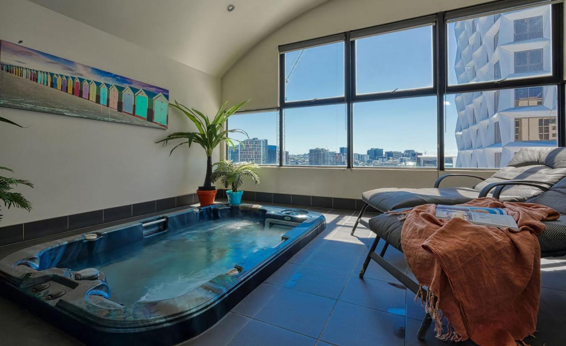 Urban Oasis With Gym Sauna And Hot Tub *