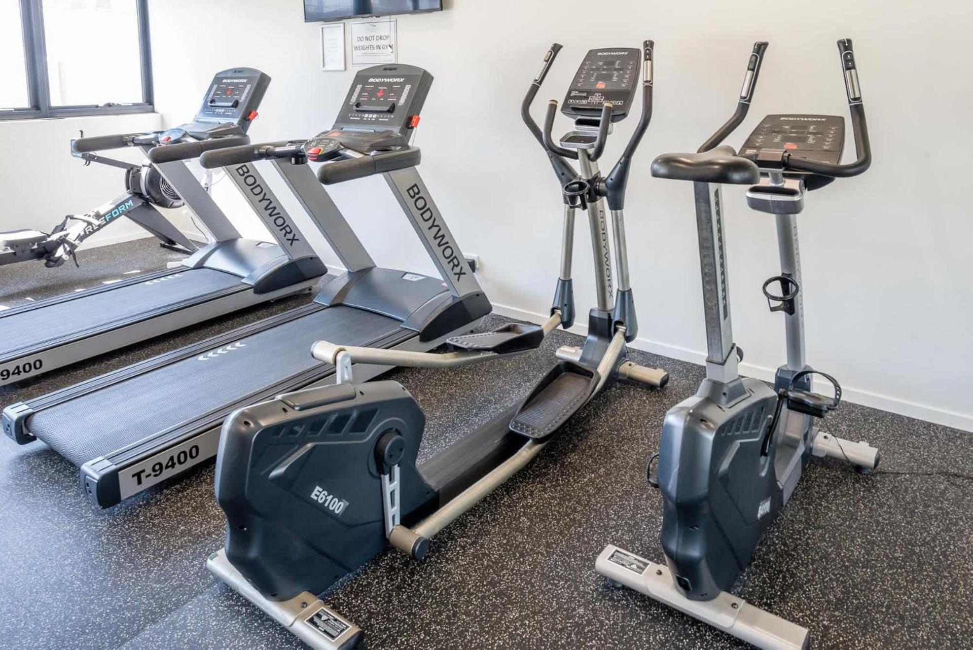 Hanlon Park Escape 250m To Stones Corner Village Apartment *