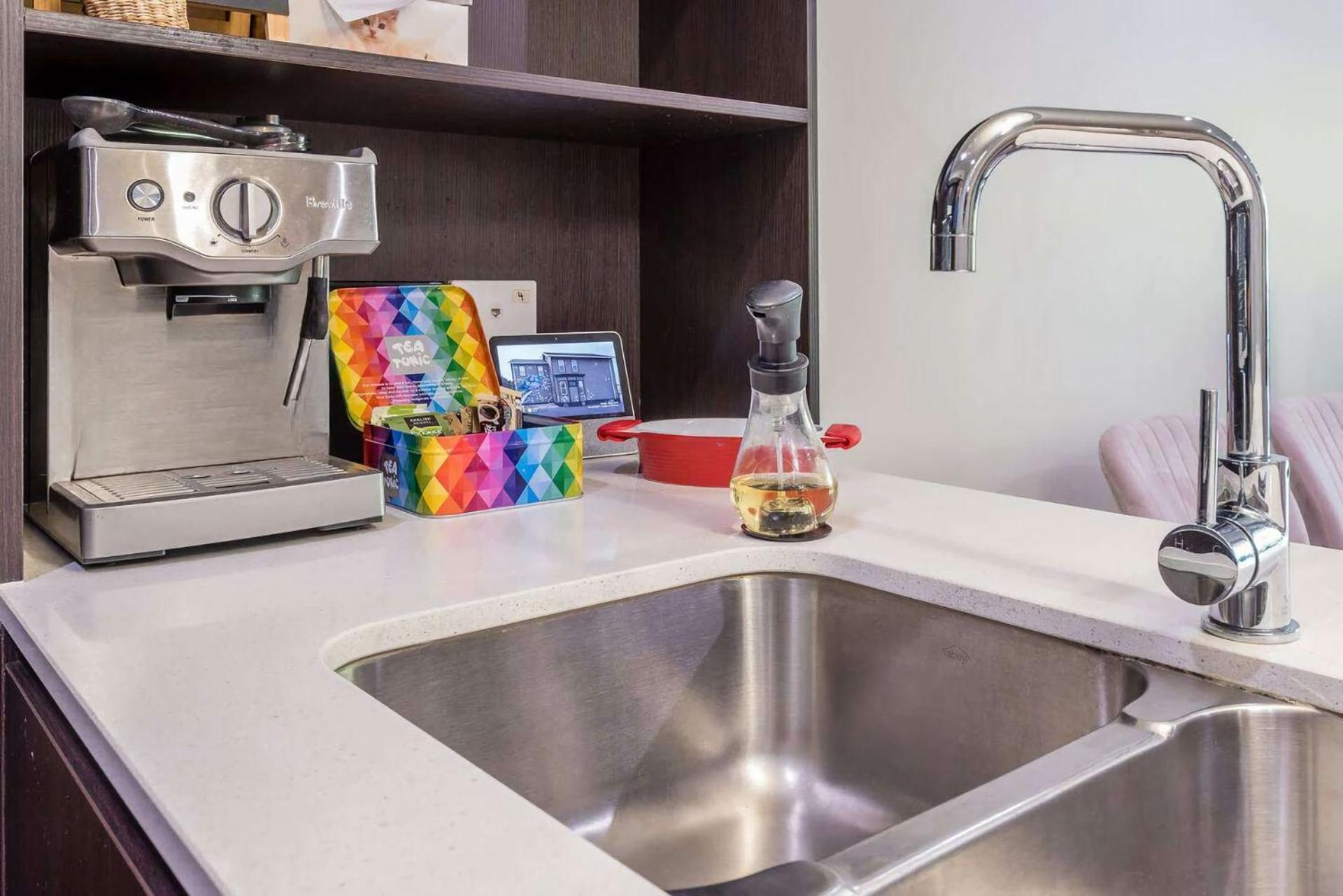 Hanlon Park Escape 250m To Stones Corner Village * Brisbane