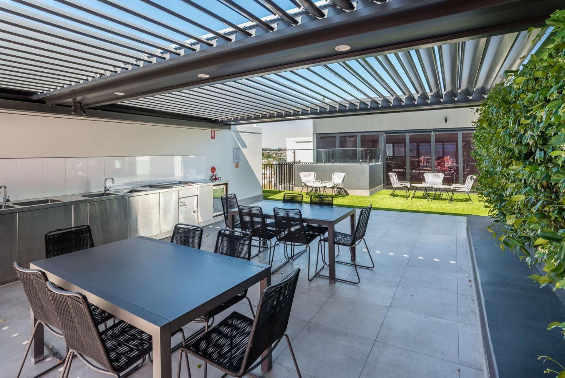 Hanlon Park Escape 250m To Stones Corner Village Apartment