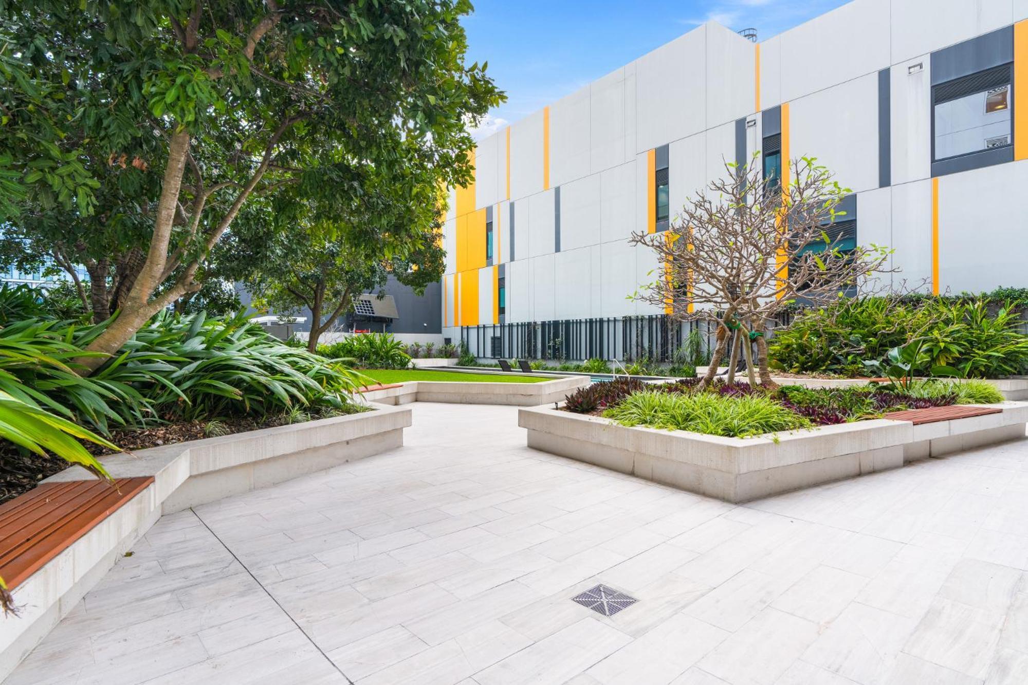 Chic Inner-city Pad: Pool Views & Alfresco Dining * Brisbane