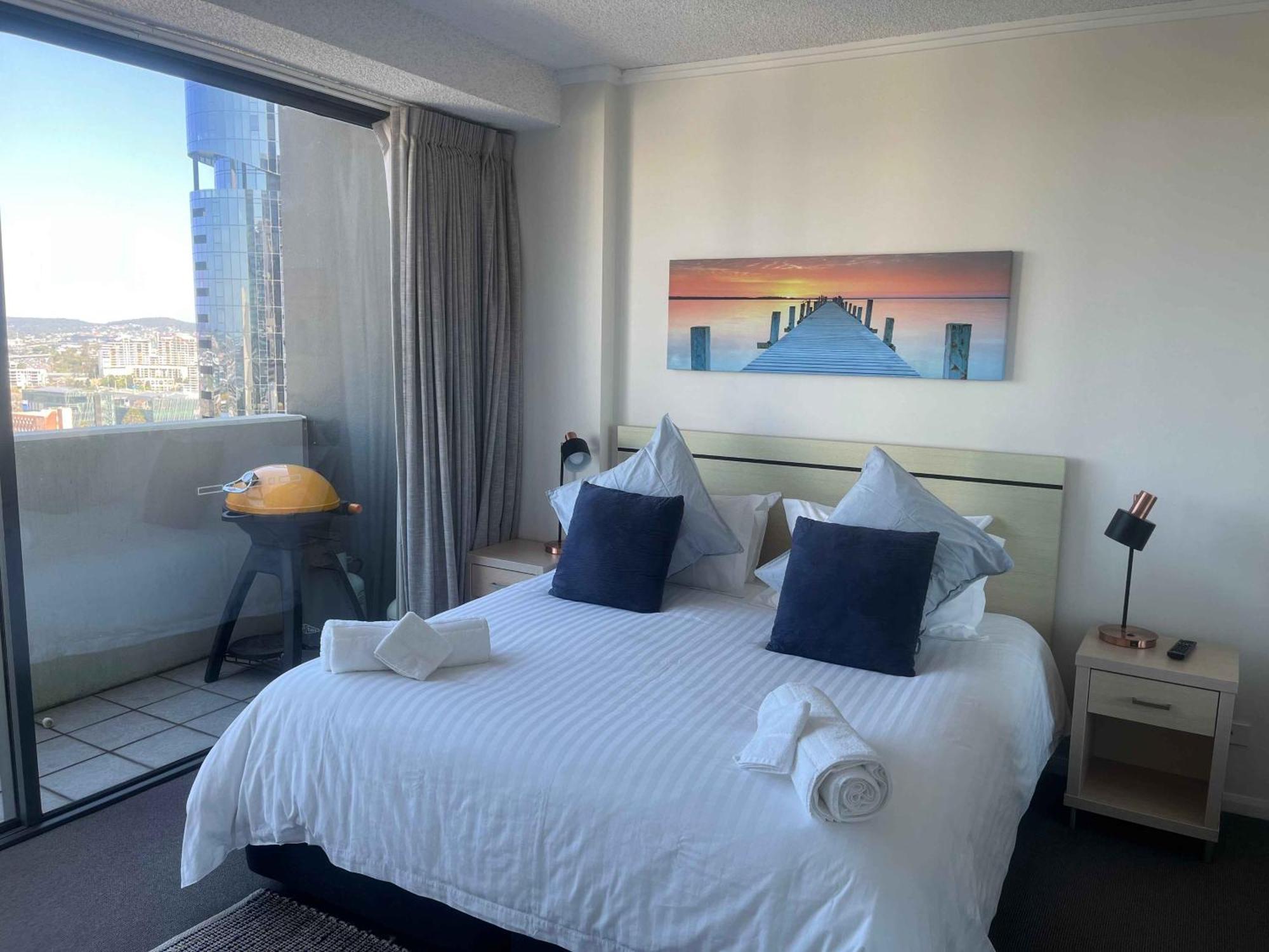 Urban Cbd Elegance With River&botanic Garden Views Apartment