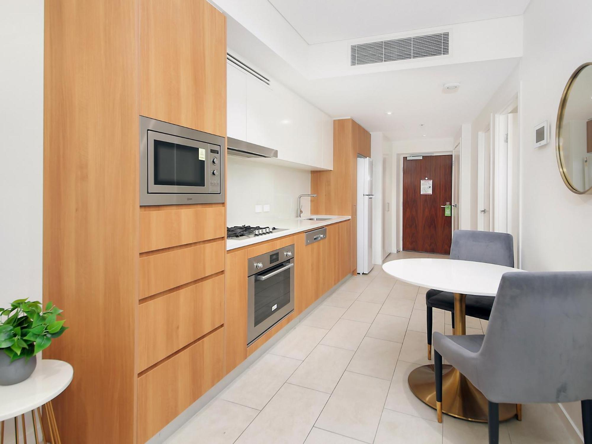 The Gatsby Escape Skytower Luxury Living At Level 71 Apartment