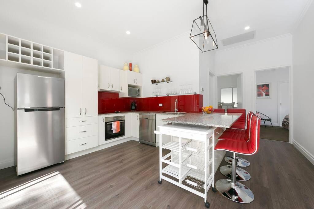 Milton Mews Red Townhouse - Auchenflower, Pets Apartment *
