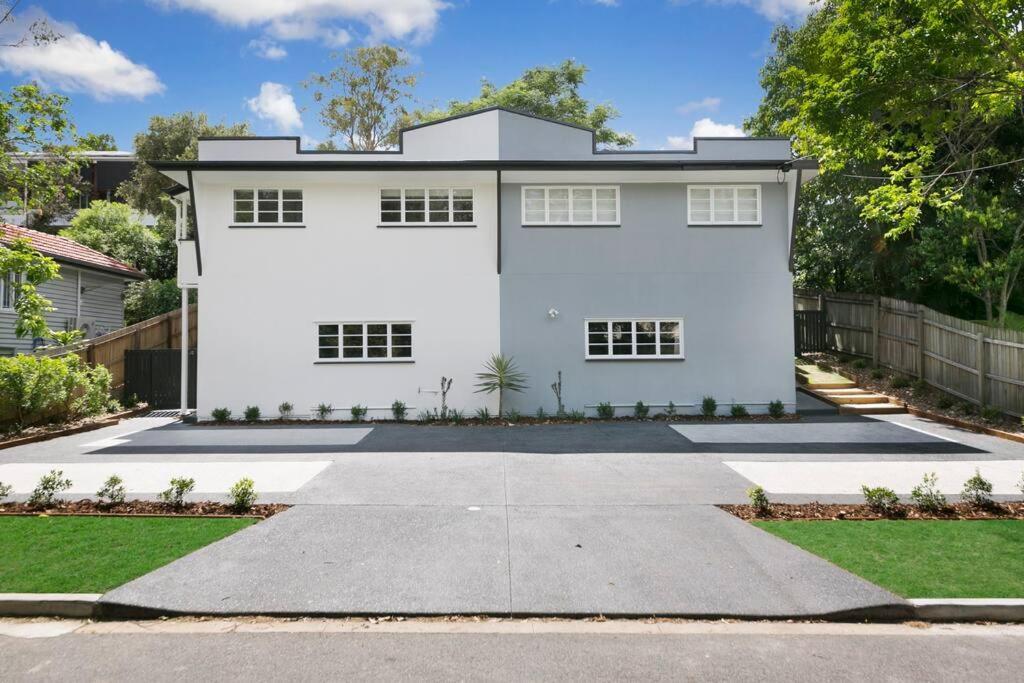 Milton Mews Red Townhouse - Auchenflower, Pets Apartment Brisbane