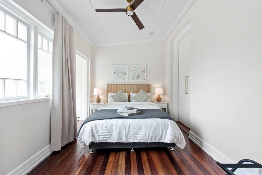 Art Deco W Modern Twist 1bed 1bath 1car New Farm * Brisbane