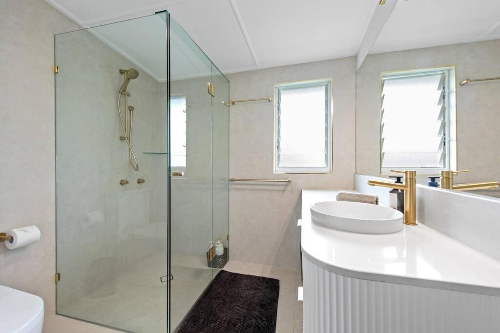 Art Deco W Modern Twist 1bed 1bath 1car New Farm