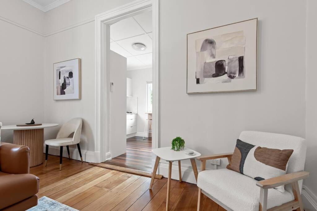 Art Deco W Modern Twist 1bed 1bath 1car New Farm *