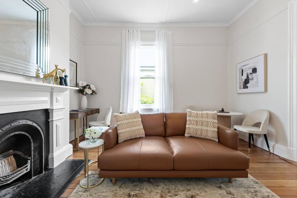 Art Deco W Modern Twist 1bed 1bath 1car New Farm * Brisbane