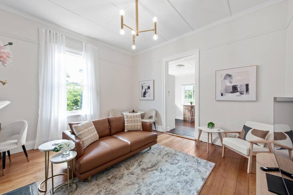 Art Deco W Modern Twist 1bed 1bath 1car New Farm Apartment Brisbane