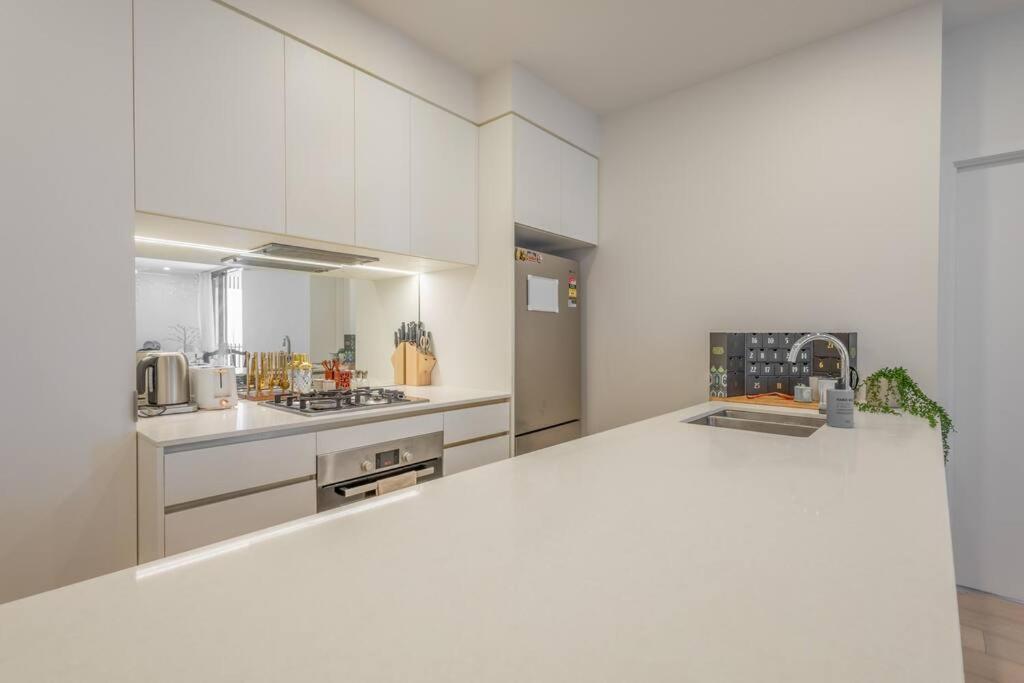 West End Boutique - Private 2 Bedroom 2 Bathroom Near South & Bne City *