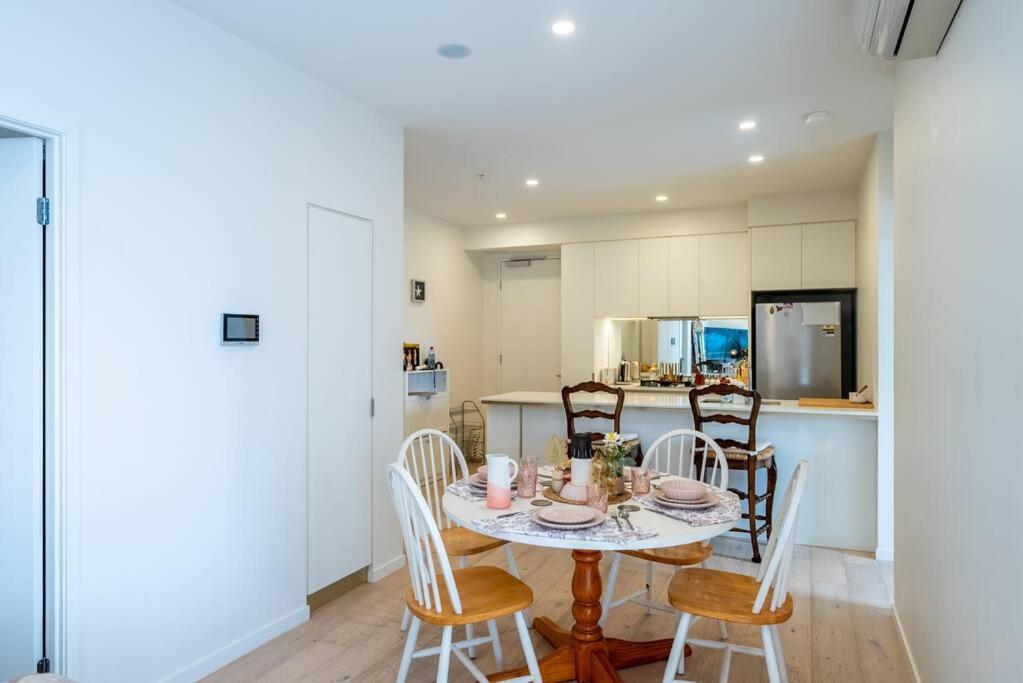 West End Boutique - Private 2 Bedroom 2 Bathroom Near South & Bne City