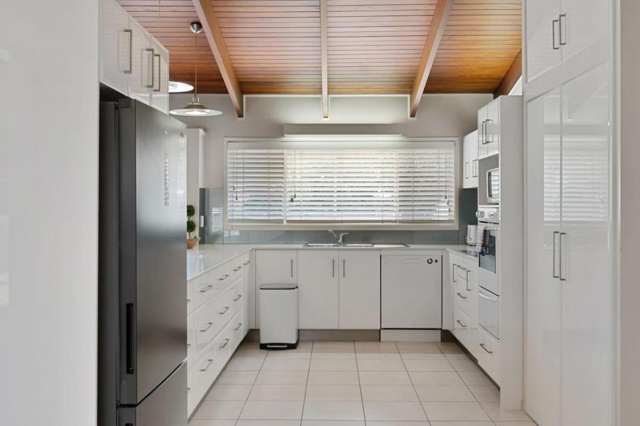 Charming 4br House W Pool And Parking Near Sunnybank Holiday home *