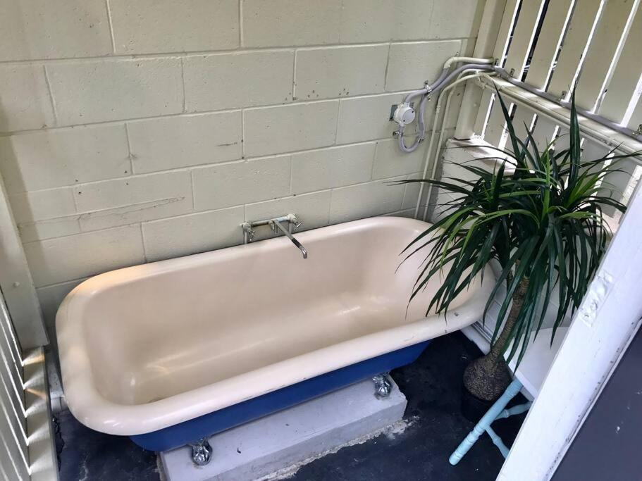 Tallywood 3 The Hacienda 2bed Pets Yard Pool Holiday home Brisbane