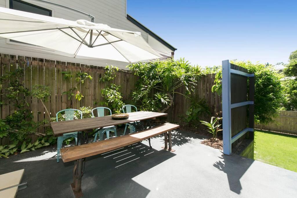 Holiday home Tallywood 3 The Hacienda 2bed Pets Yard Pool Brisbane