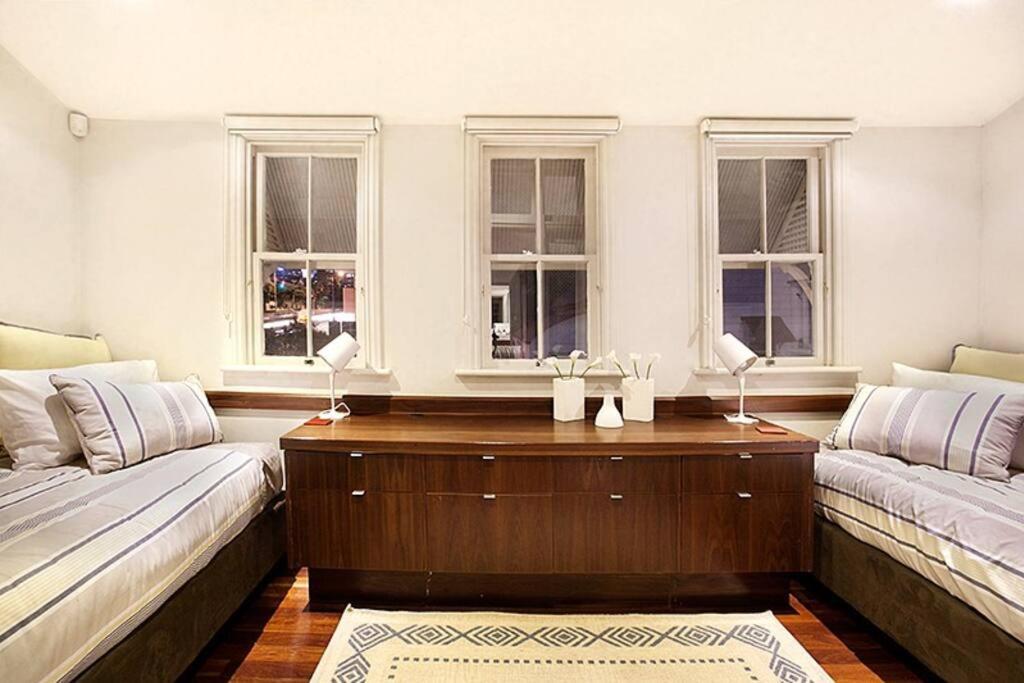 Lambert House, Luxury, Sleeps 15 * Brisbane