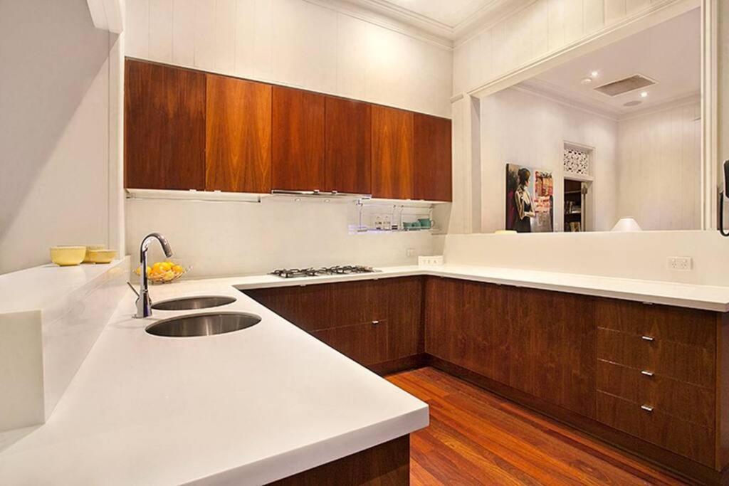 Lambert House, Luxury, Sleeps 15 Holiday home Brisbane