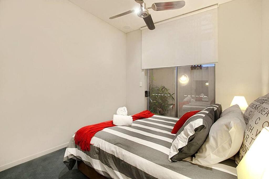 Lambert House, Luxury, Sleeps 15 Brisbane