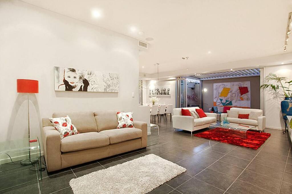 Lambert House, Luxury, Sleeps 15