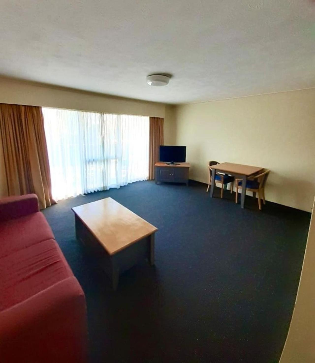 Quiet Unit In Leafy Brisbane