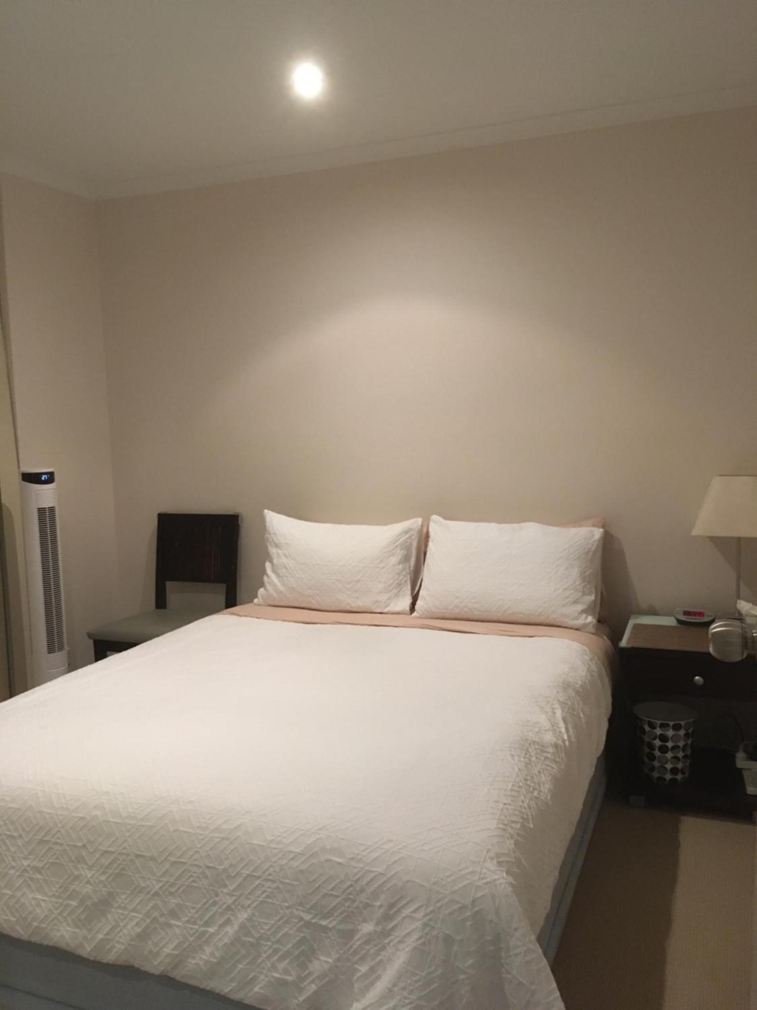 Merivale In South Two Beds Two Baths One Parking Apartment