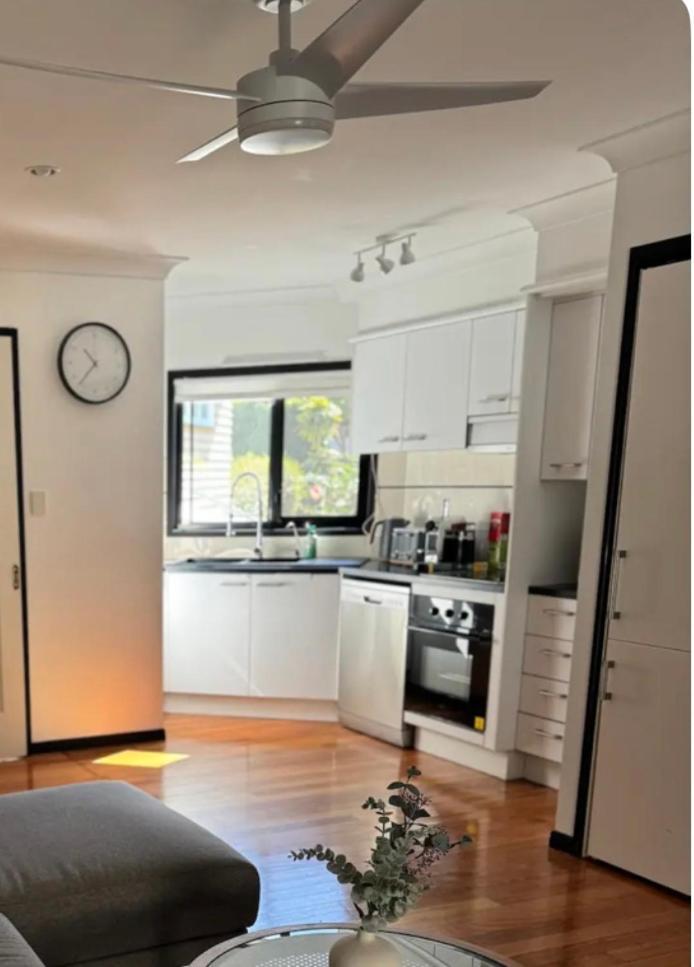Casa de férias Stylish & Elegant 2br Townhouse In Wilston, *