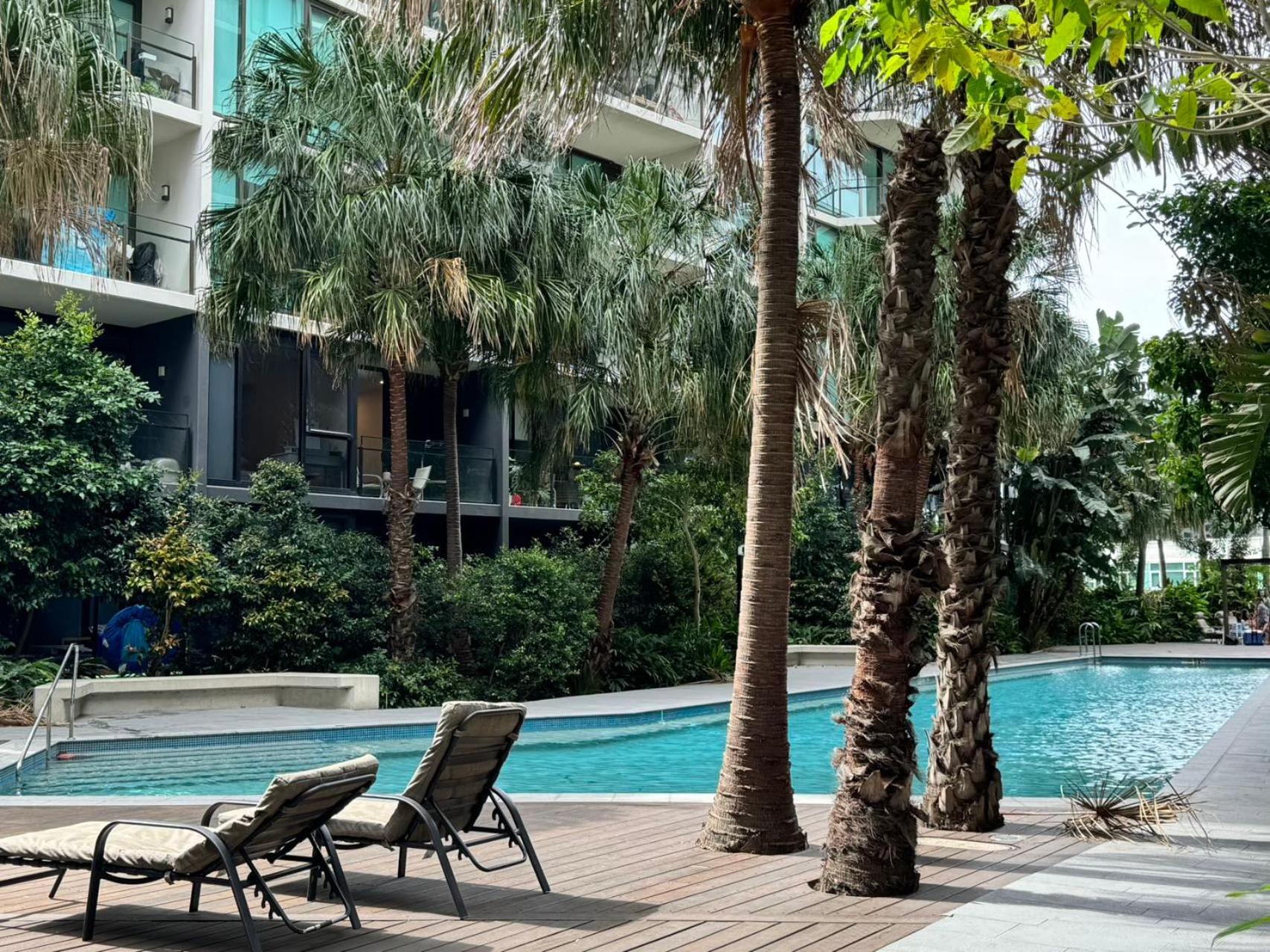 Modern 5-guest Pool Retreat For Family & Business