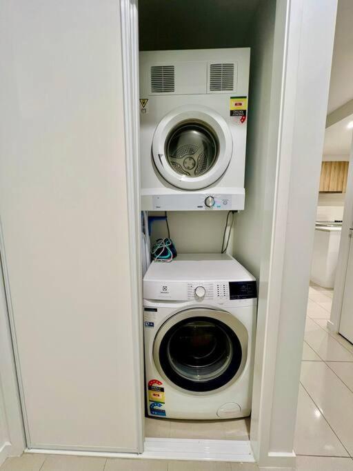 Modern Comfort Near Westfield Apartment Brisbane